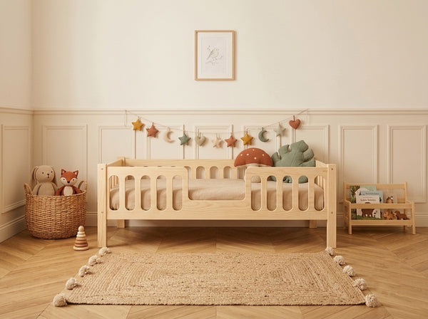 Lit enfant en bois avec panneaux ajourés protecteurs 90x190 – Lit Tendresse