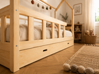 Lit double cabane en bois avec toit ouvert et barrières 120x200 – Lit Cocon