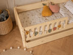 Lit simple 80x160 en bois avec barrières de protection arrondies – Lit Nuage
