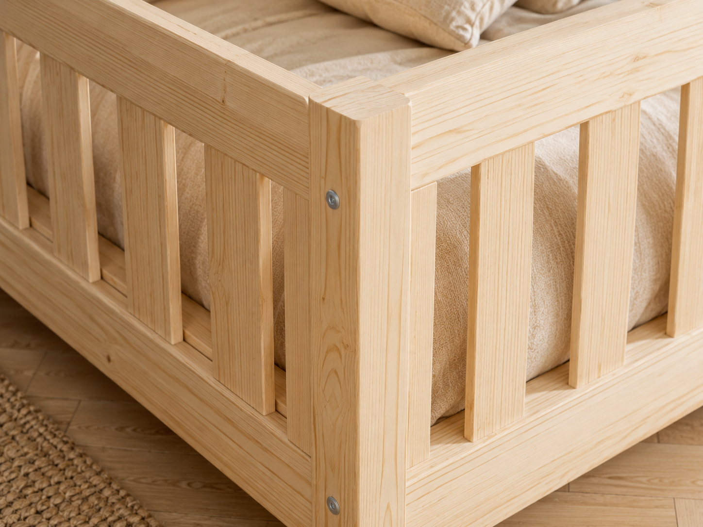 Lit double enfant en bois ras du sol avec barrières à barreaux 140x200 – Lit Petit Nid