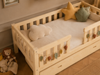 Lit simple 80x160 en bois avec barrières de protection verticales – Lit Câlin