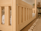 Lit double enfant en bois façon cabane avec barrières 140x200 – Lit Cocon