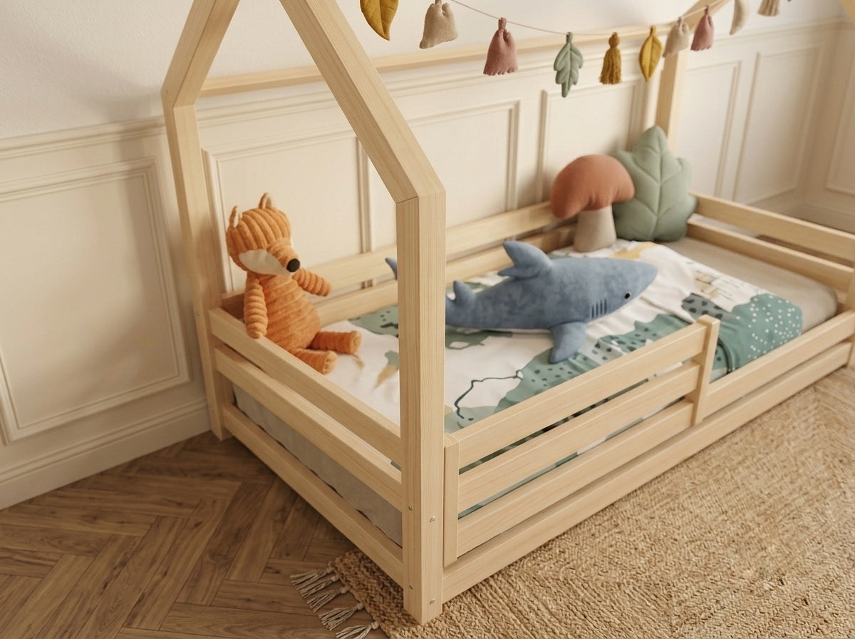 Lit cabane enfant en bois ras du sol forme maison 80x160 cm – Lit Nuage