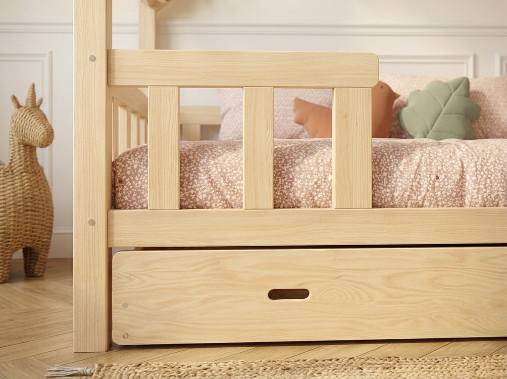 Lit double cabane en bois massif avec barrières et design maison 120x200 – Lit Cocon