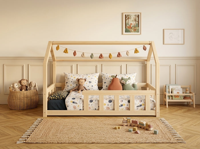 Lit double cabane Montessori 140X200 en bois avec toit façon maisonnette et barrières de sécurité – Lit Boréal