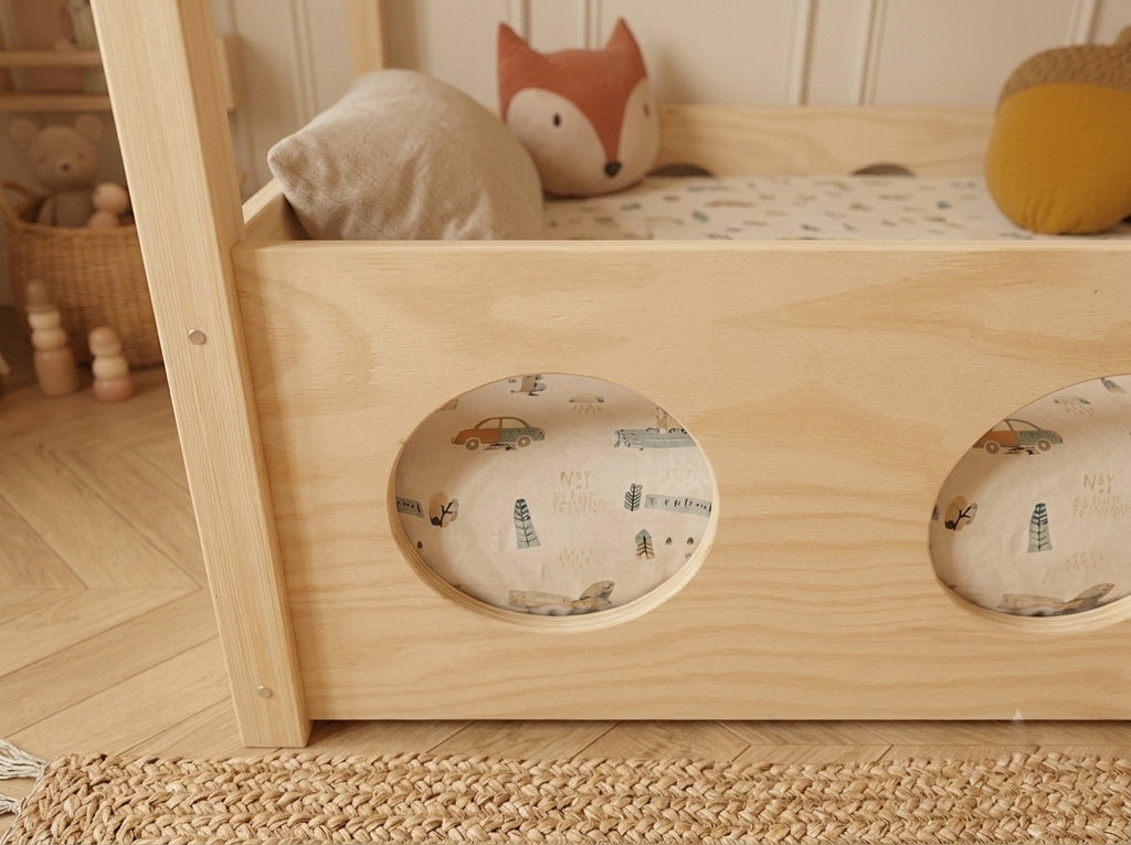 Lit double enfant en bois façon cabane avec barrière à fenêtres 140x200 – Lit Lucioles