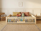 Lit double ras du sol en bois avec barrières ajourées 140x200 – Lit Doudou