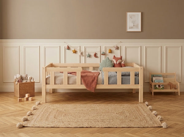 Lit simple 80x160 en bois avec barrières de sécurité environnantes – Lit Nuage
